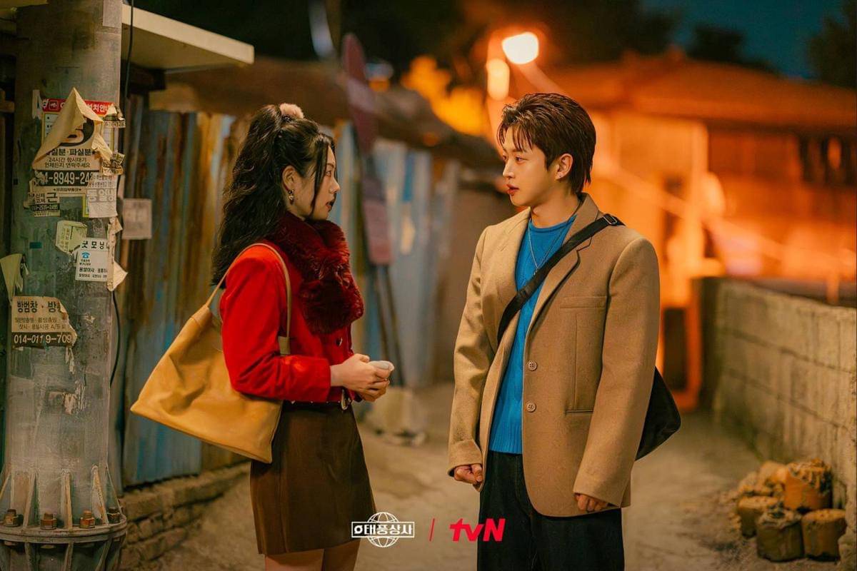 Cuplikan drama Typhoon Family