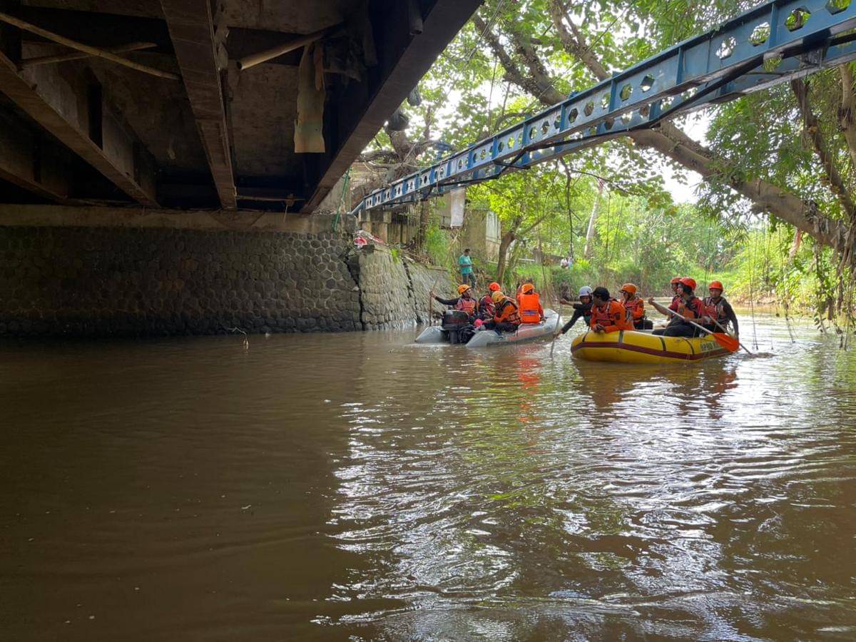 Proses pencarian korban hilang. (Dokumen SAR Bekasi)