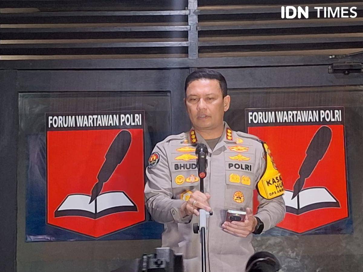 Kabid Humas Polda Metro Jaya Kombes Pol Budi Hermanto saat jumpa pers terkait ledakan di SMAN 72 Jakarta, Sabtu (8/11/2025).