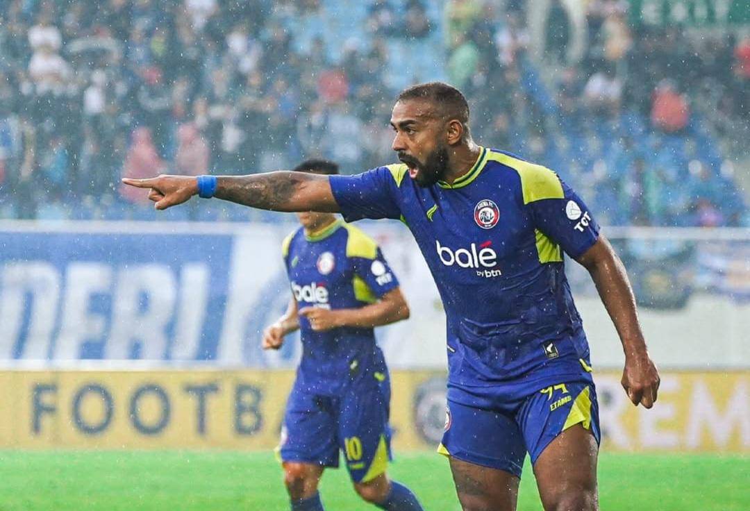 𝐔𝐦𝐚𝐤 𝐒𝐢𝐧𝐠𝐨, Umak Kudu Iso!!! 🦁🫵#AremaFC #Aremania #SalamSatuJiwa #BersinergiDalamSat.heic (1).jpg