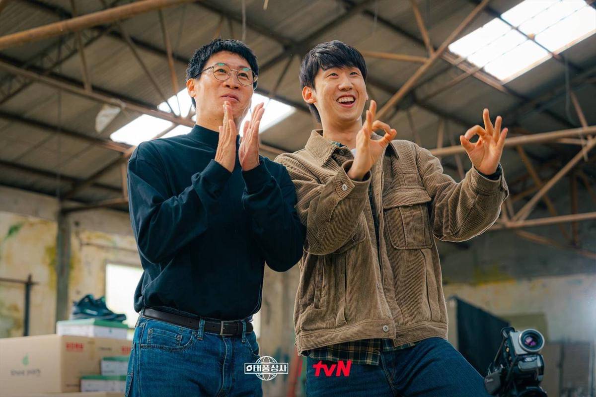 Cuplikan drama Typhoon Family 