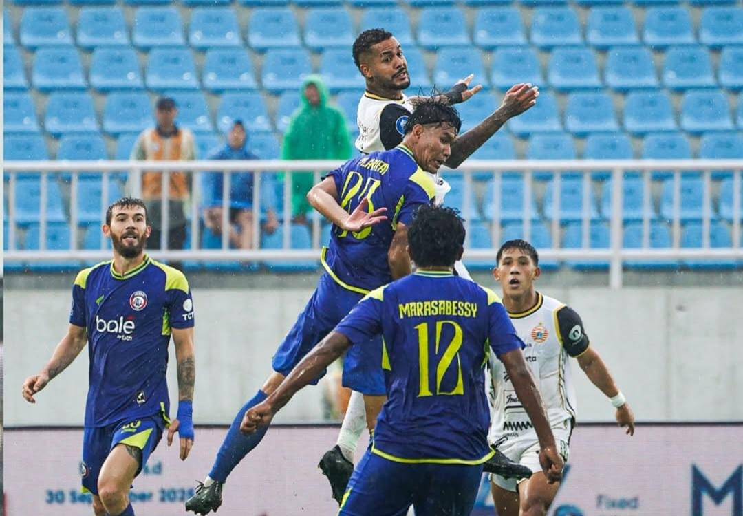 𝐔𝐦𝐚𝐤 𝐒𝐢𝐧𝐠𝐨, Umak Kudu Iso!!! 🦁🫵#AremaFC #Aremania #SalamSatuJiwa #BersinergiDalamSat.heic (2).jpg