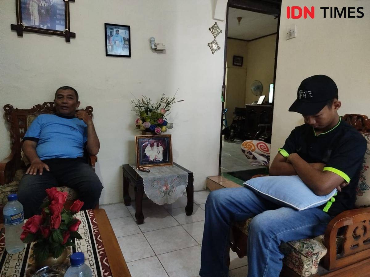 Ridhotullah, korban ledakan SMAN 72 Jakarta saat ditemui IDN Times di kediamannya, Kelapa Gading, Jakarta Utara, Sabtu (8/11/2025).