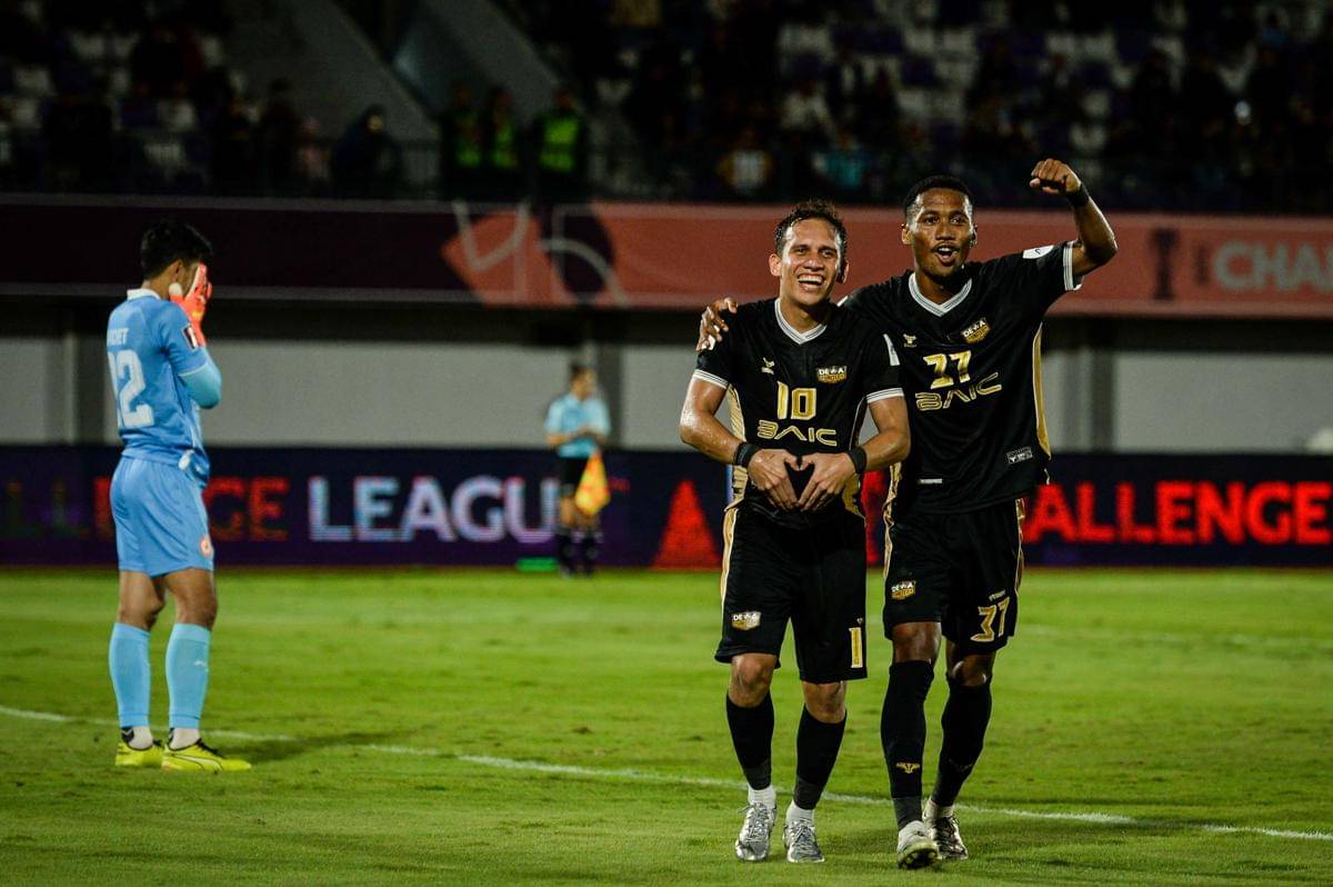 antarafoto-dewa-united-banten-tahan-imbang-phnom-penh-crown-1762601745 (1).jpg