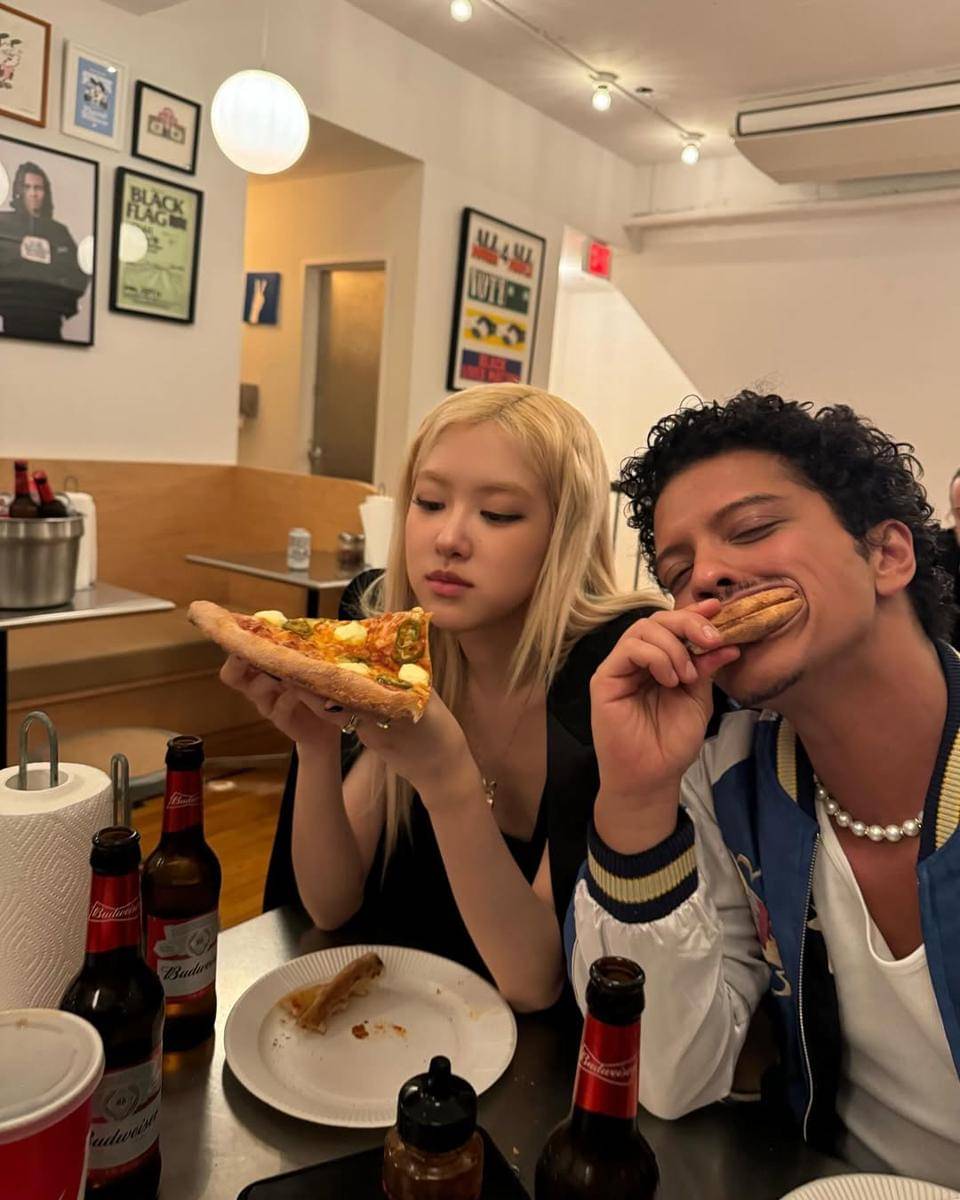 Rosé BLACKPINK dan Bruno Mars