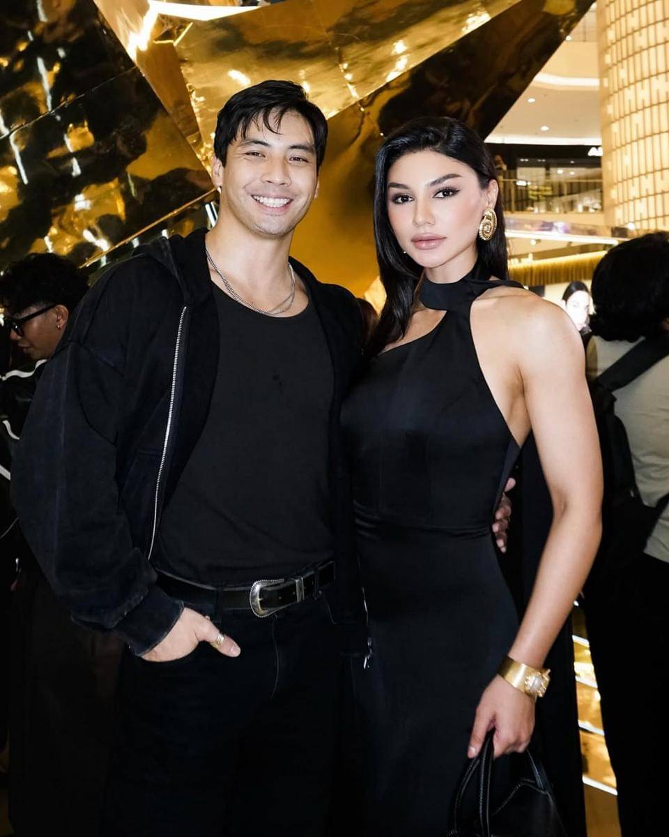 artis di YSL Annual holiday pop up