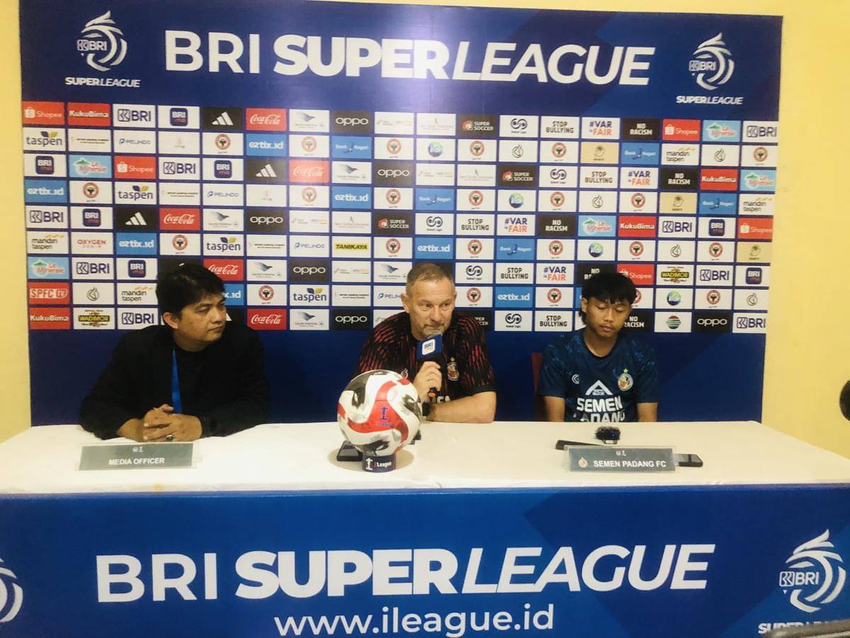 Konferensi pers Semen Padang FC vs Borneo jelang pertandingan (Foto: IDN Times/Halbert Caniago)