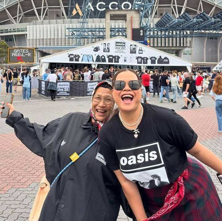 artis tanah air nonton konser Oasis di Australia