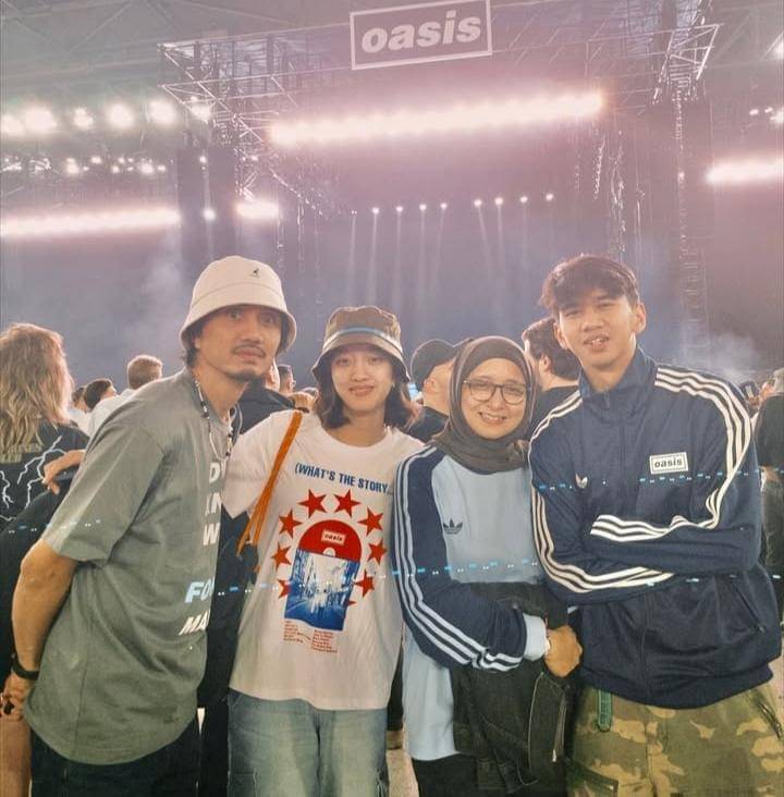 artis tanah air nonton konser Oasis di Australia