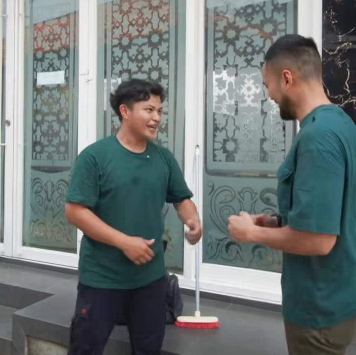 Teuku Wisnu bersihkan masjid bareng Cecep 'Cleaner Masjid'