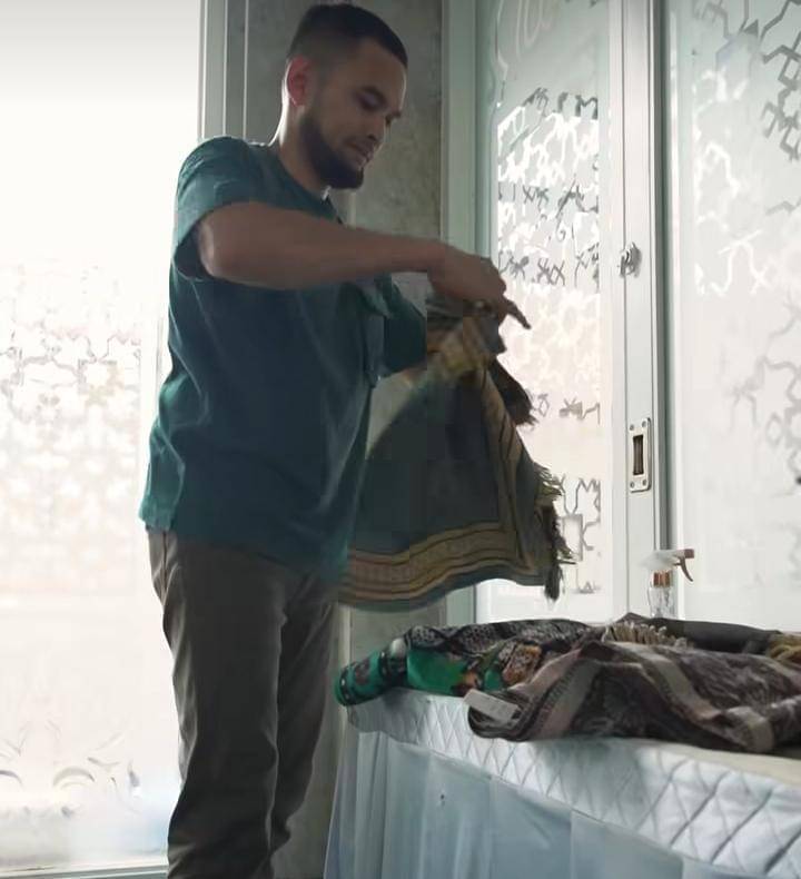 Teuku Wisnu bersihkan masjid bareng Cecep 'Cleaner Masjid'