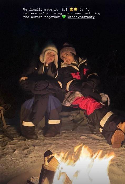 Enzy Storia dan Febby Rastanty Berburu Aurora di Norwegia (instagram.com/enzystoria)
