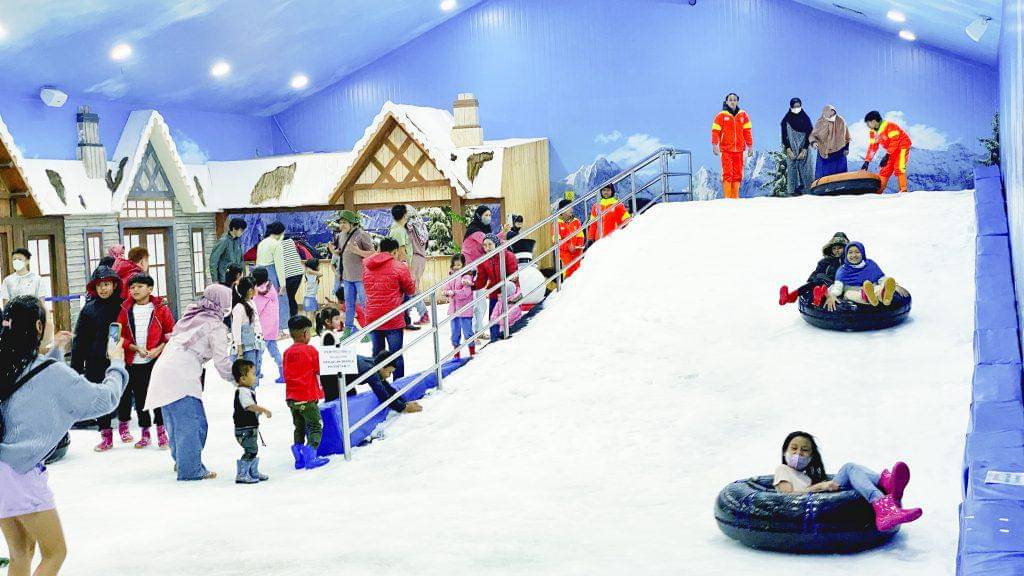 Wahana Dusun Salju di Dusun Semilir