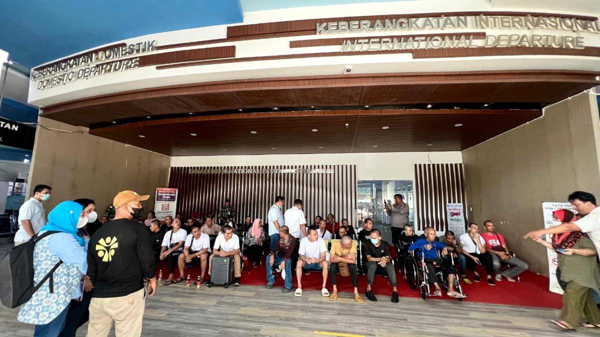 44 PMI bermasalah yang dideportasi dari Malaysia, tiba di Pelabuhan Internasional Kota Dumai dan diberi pengarahan oleh petugas BP3MI Provinsi Riau dan P4MI Kota Dumai