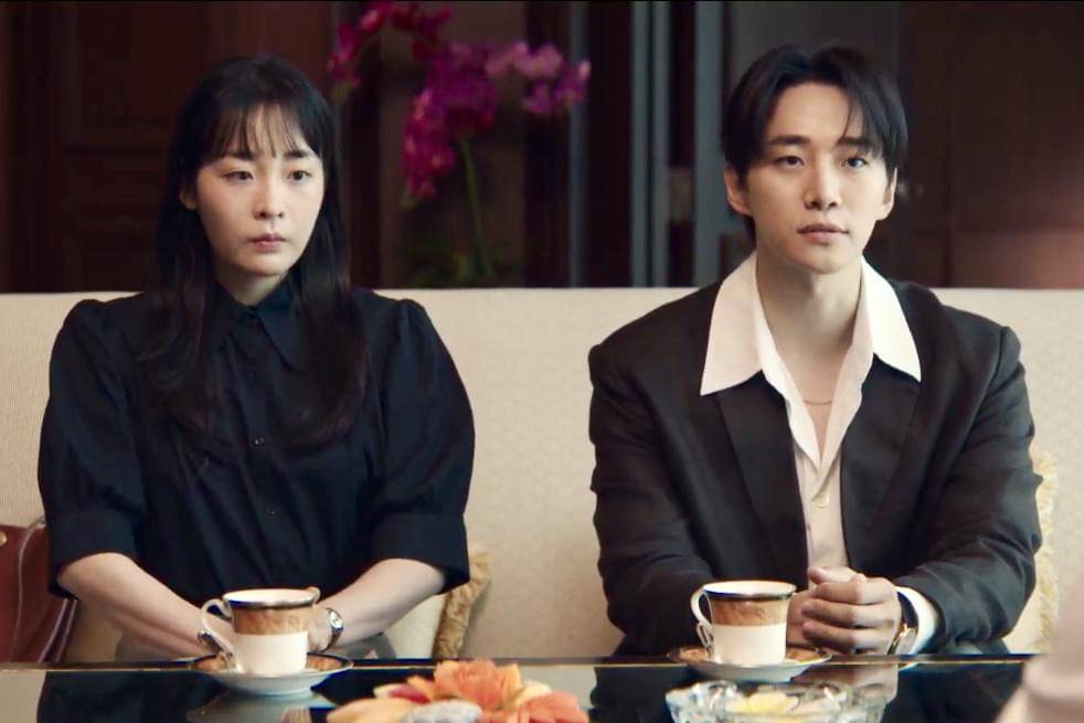 Oh Mi Seon (Kim Min Ha) dan Kang Tae Poong (Lee Jun Ho) dalam drakor Typhoon Family (dok. Netflix/Typhoon Family)