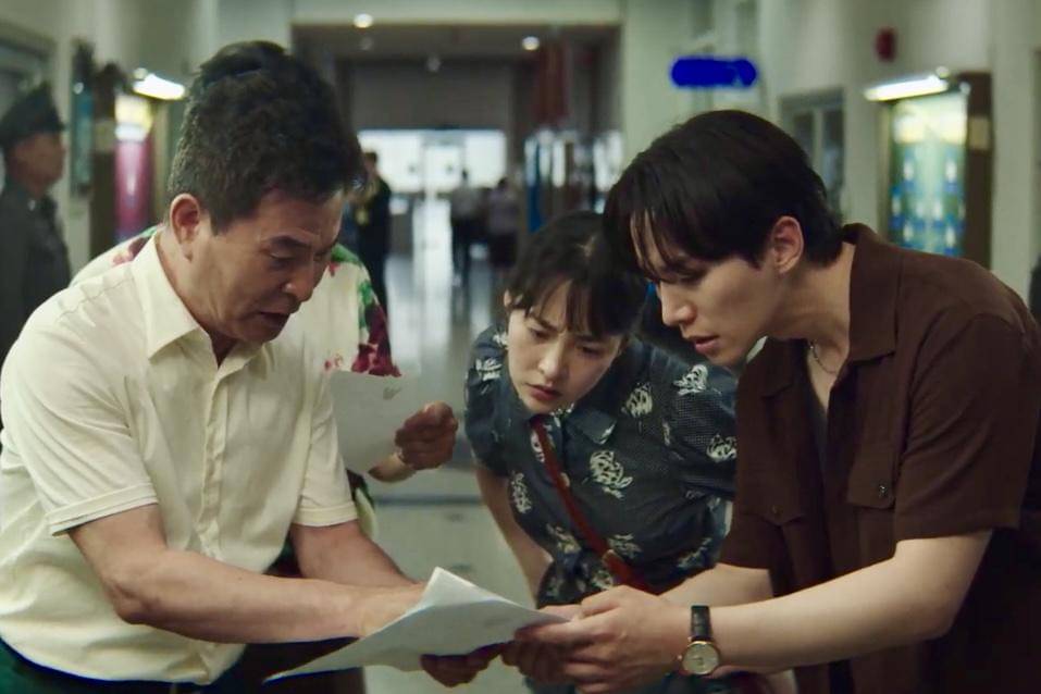 cuplikan drakor Typhoon Family