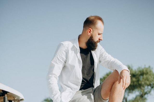 ilustrasi berewok untuk pria dengan double chin