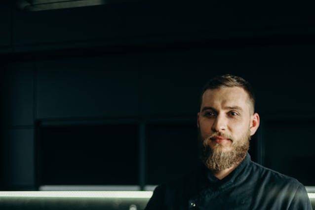 ilustrasi berewok untuk pria dengan double chin