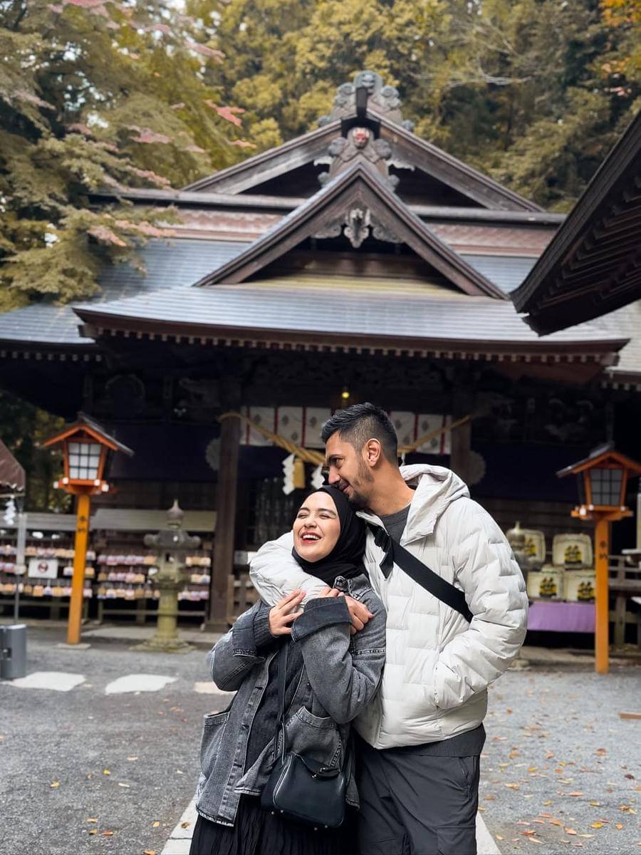 keluarga Vebby Palwinta liburan ke Jepang