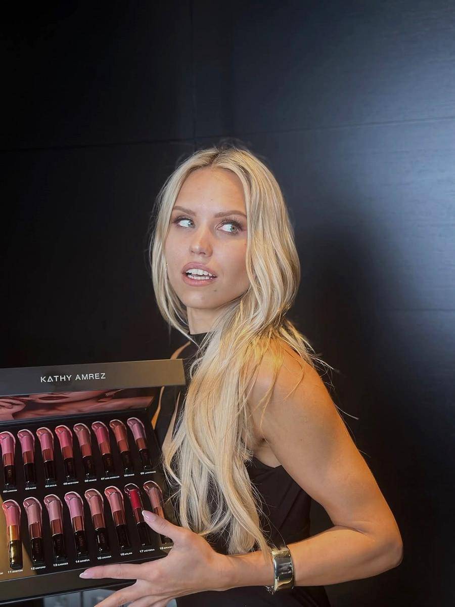 potret Hana Klaut, Miss Universe Slovenia 2025