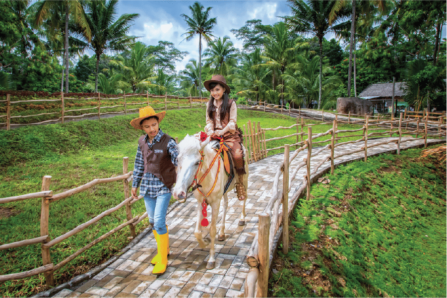 Wahana Riding Horse di Cimory Dairyland On The Valley