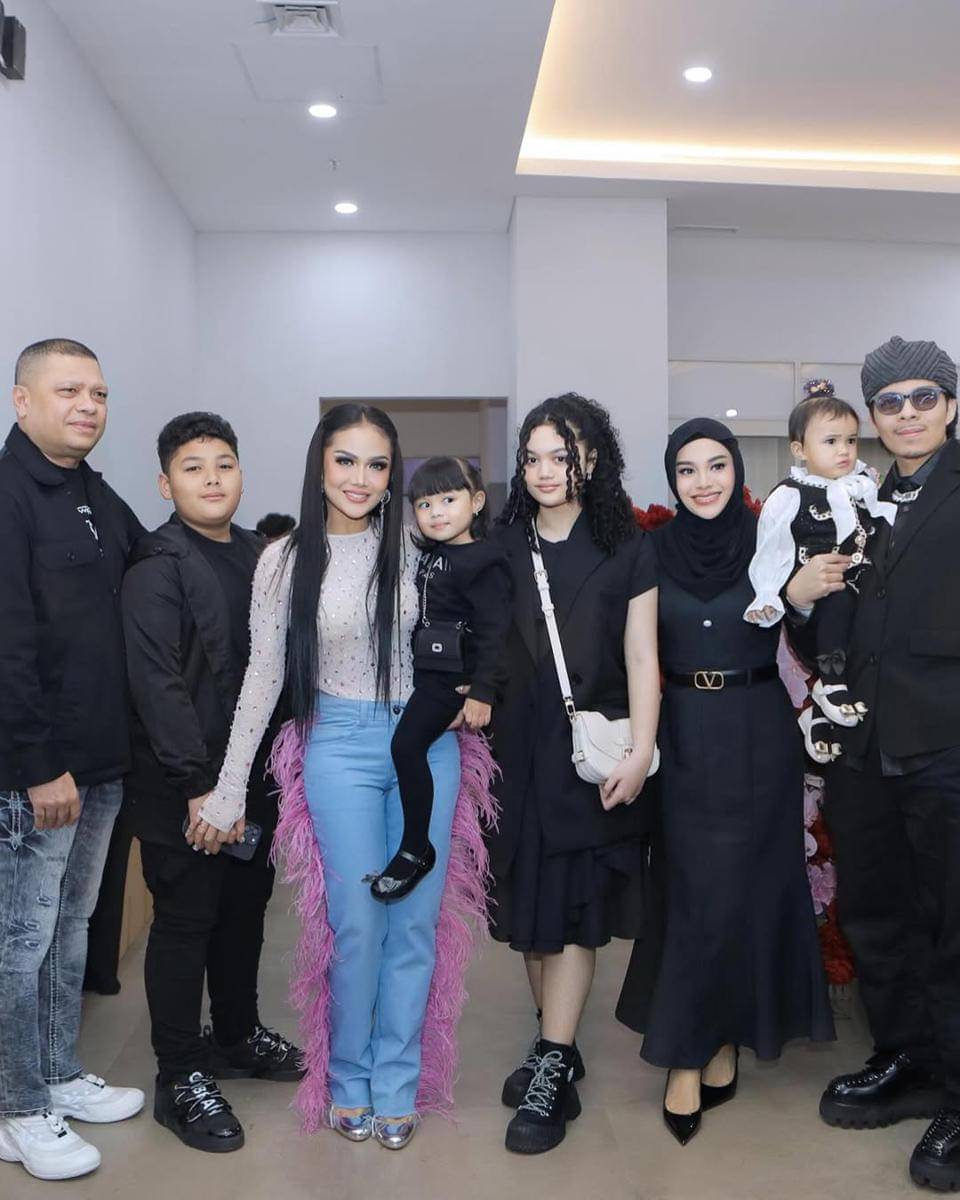 Gaya Keluarga Krisdayanti Sepanjang Tahun 2025