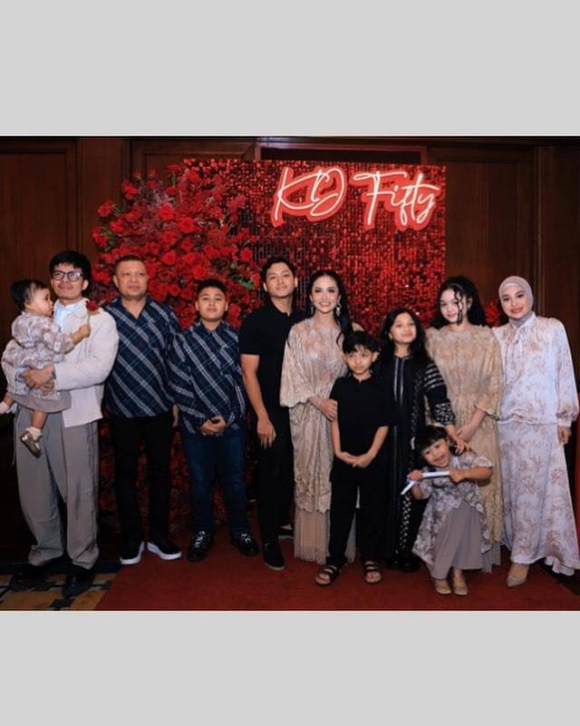 Gaya Keluarga Krisdayanti Sepanjang Tahun 2025