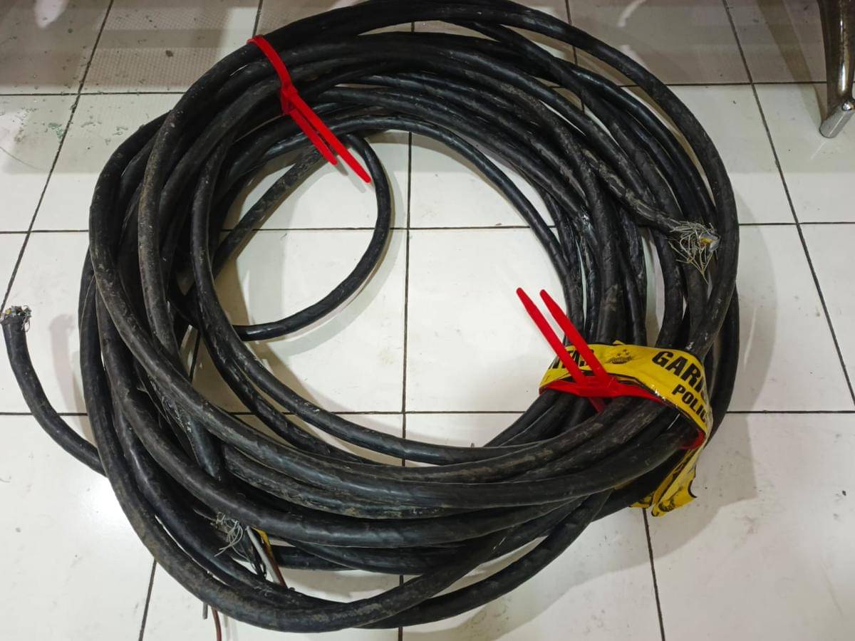 Barang bukti pencurian kabel Jalan Tol Kunciran