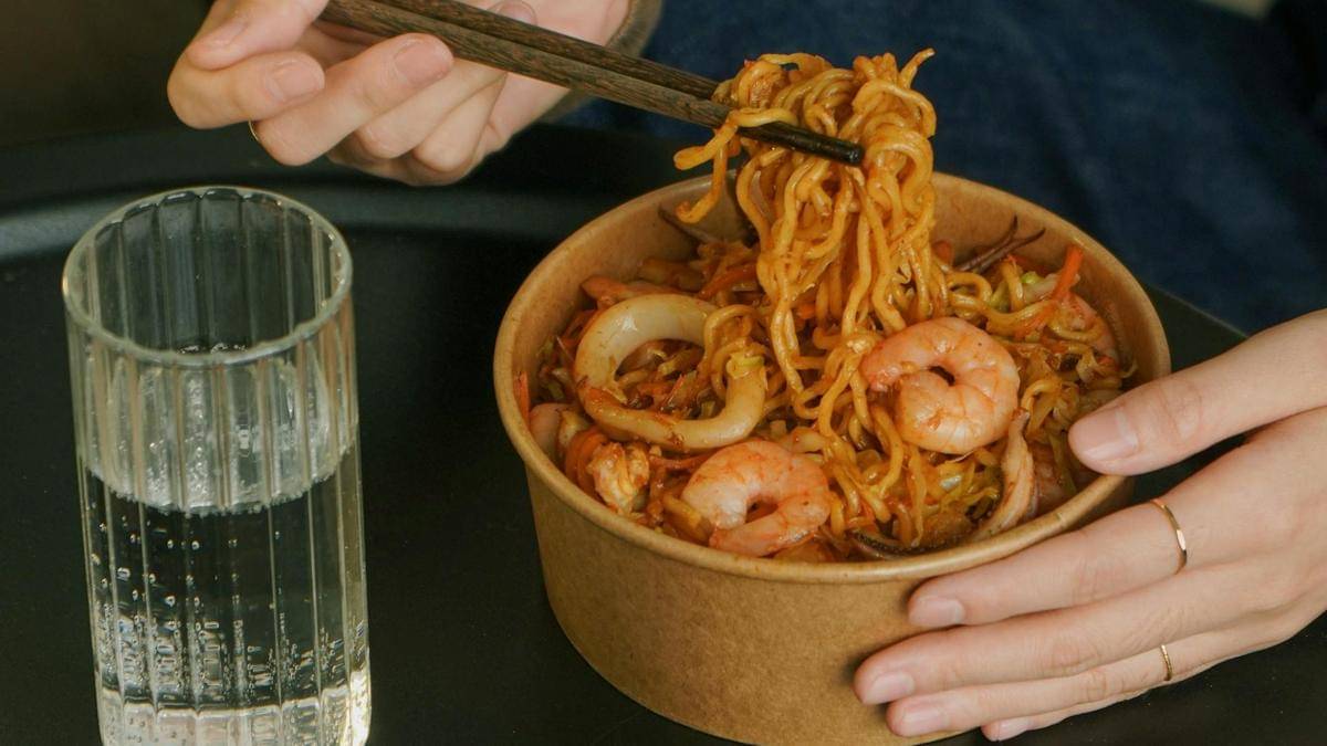 ilustrasi bekal mi goreng