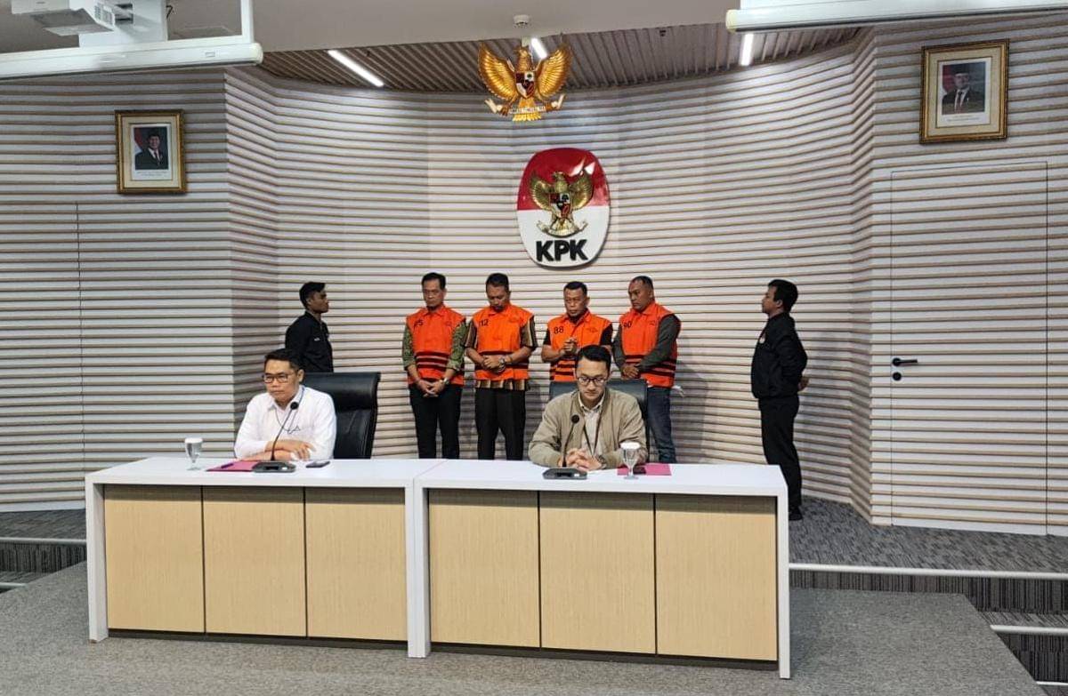 KPK menggelar konferensi pers terkait operasi tangkap tangan (OTT) Bupati Ponorogo, Minggu (9/11/2025) dini hari.