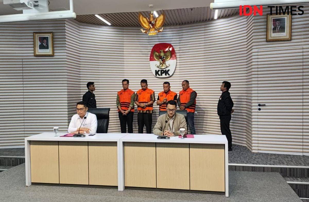 KPK menggelar konferensi pers terkait operasi tangkap tangan (OTT) Bupati Ponorogo, Sugiri Sancoko, Minggu (9/11/2025) dini hari.