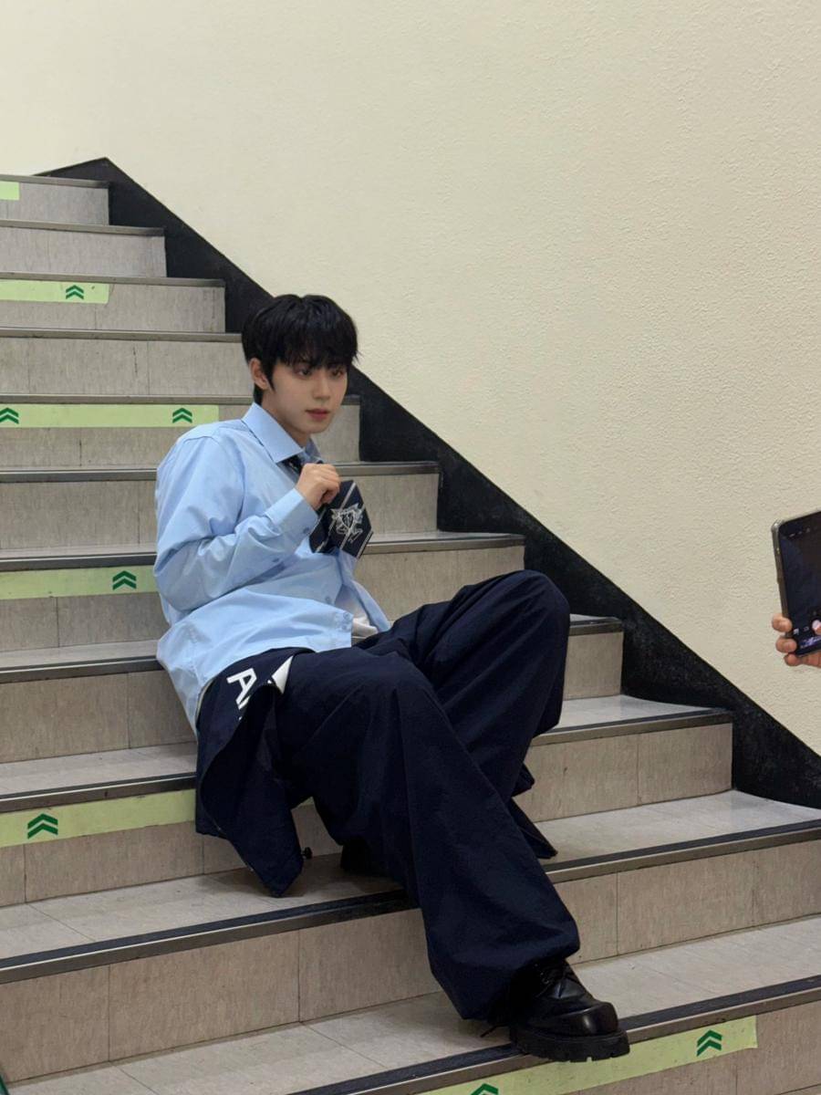 OOTD ala Jeongwoo AHOF