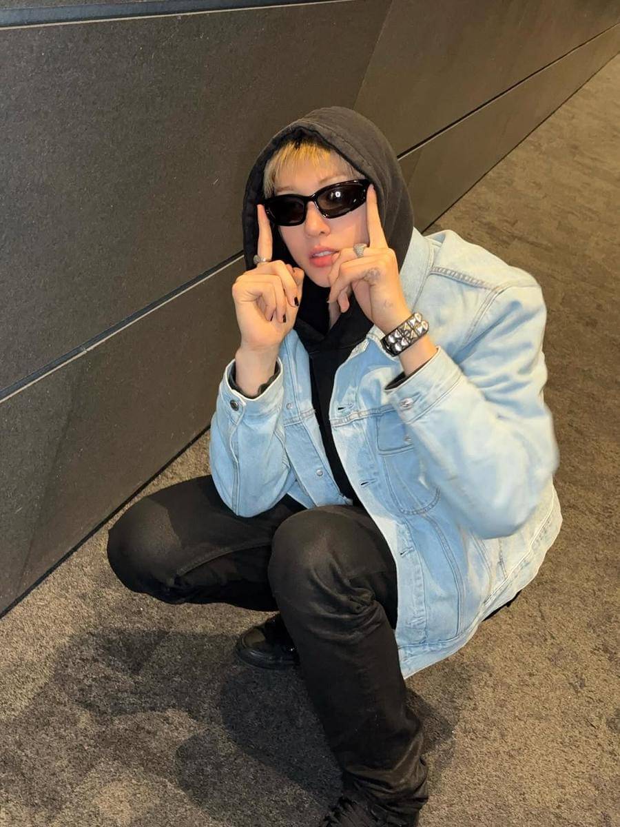 mix and match skinny jeans ala member CORTIS