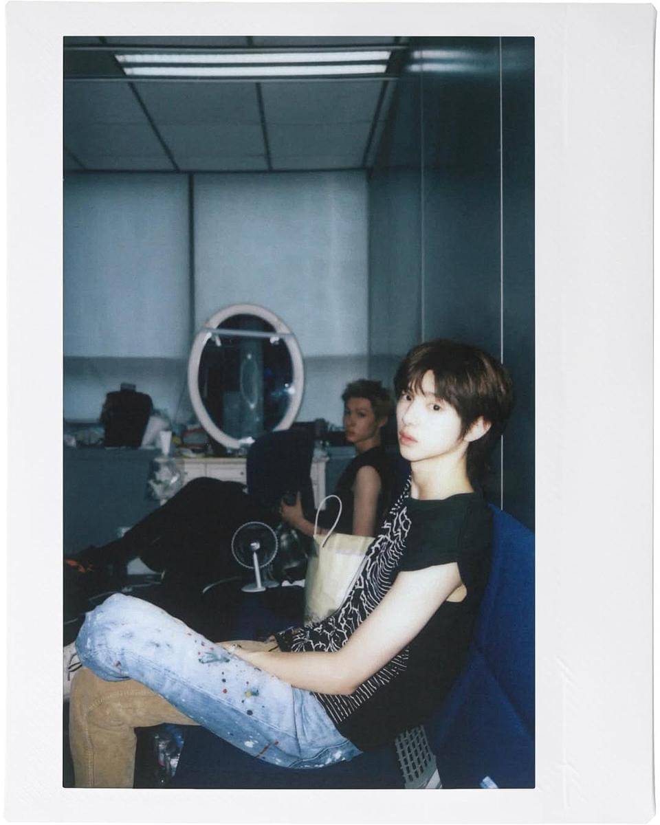 mix and match skinny jeans ala member CORTIS