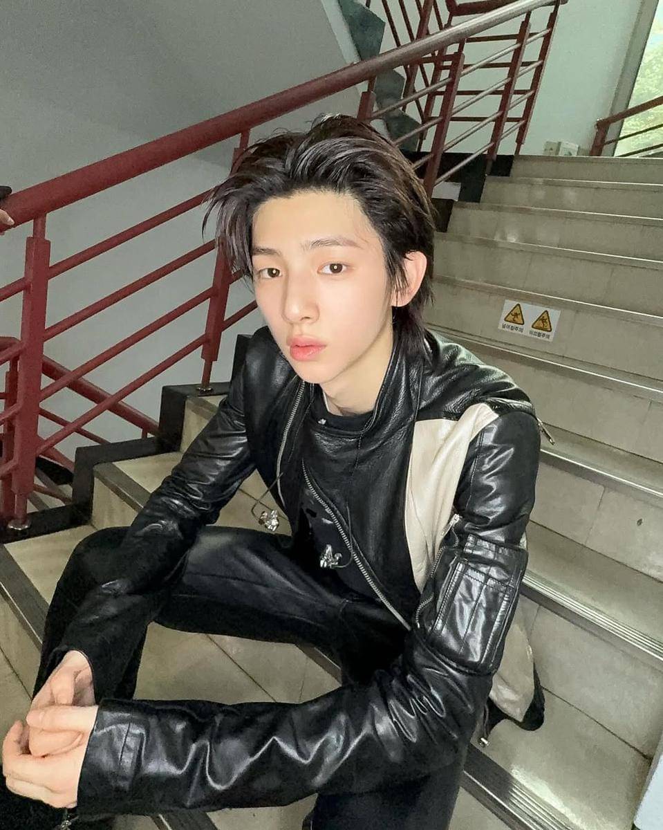 mix and match skinny jeans ala member CORTIS