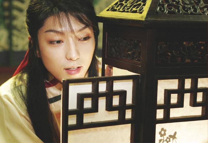 still cut Lee Joon Gi di film The King and the Clown (dok. Cine21/The King and the Clown)