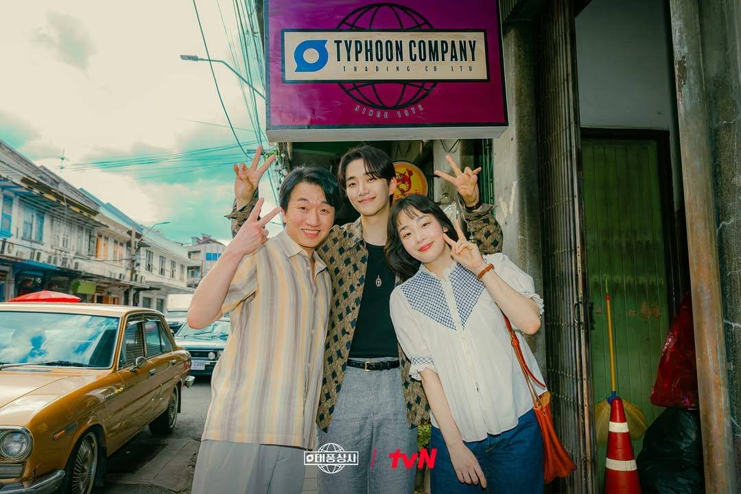 cuplikan drama Typhoon Family