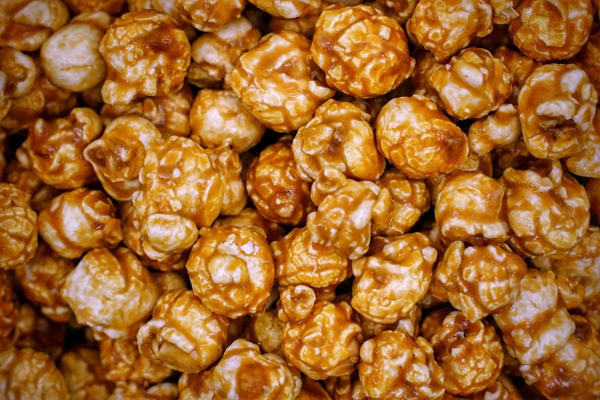 ilustrasi popcorn caramel