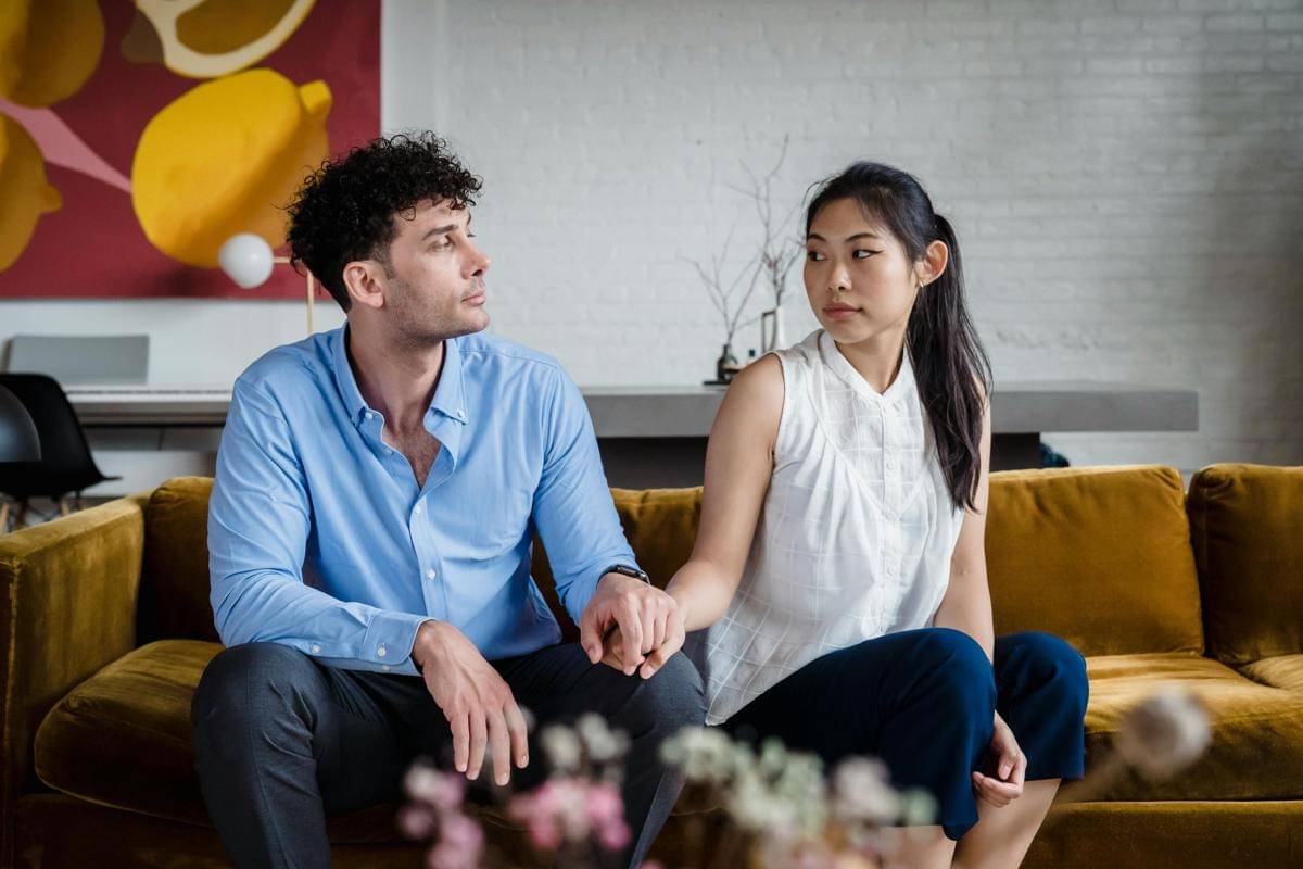 ilustrasi pasangan minta maaf