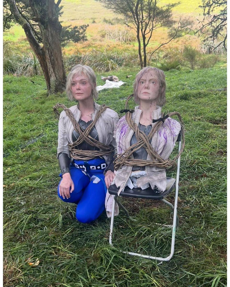 Elle Fanning di balik layar Predator: Badlands