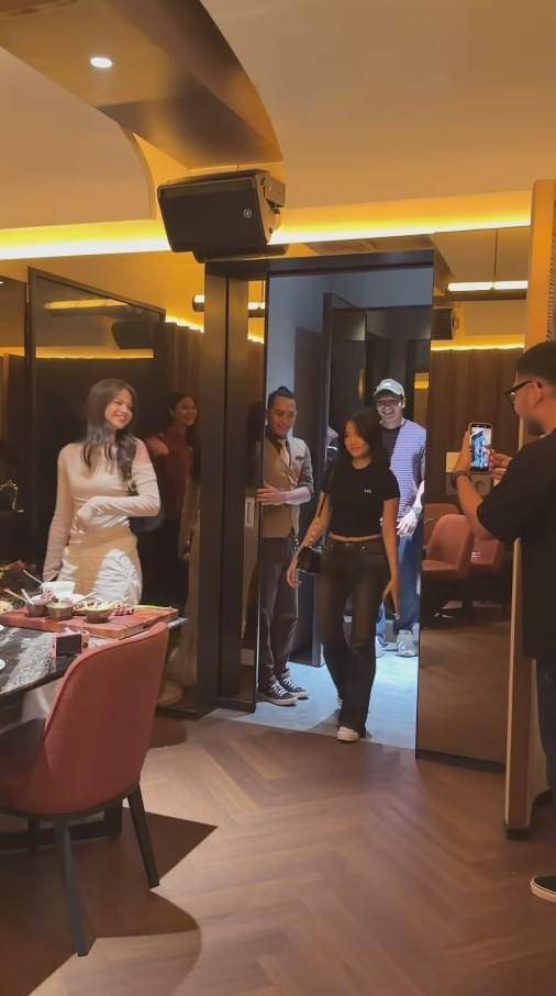 Kejutan Ulang Tahun ke-23 Fuji (instagram.com/rachelvennya)