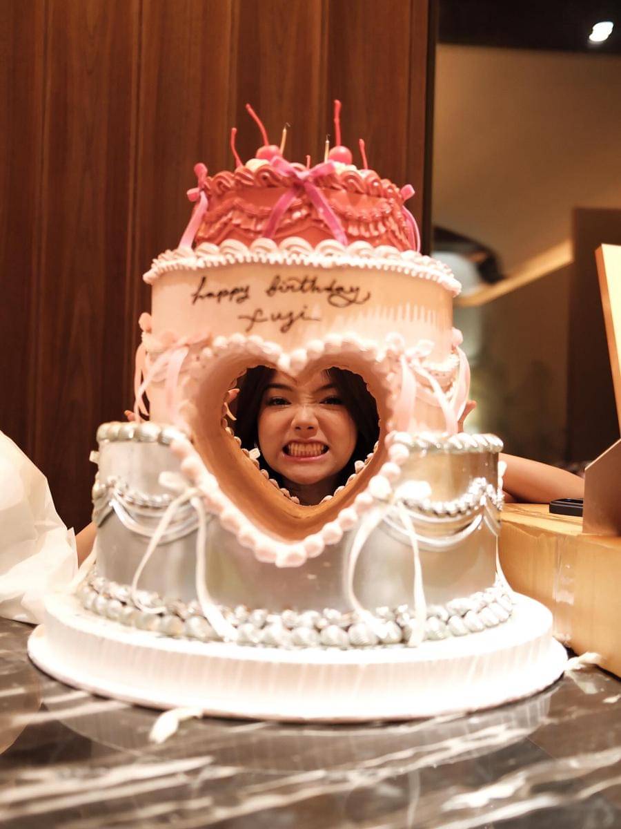 Kejutan Ulang Tahun ke-23 Fuji (instagram.com/rachelvennya)