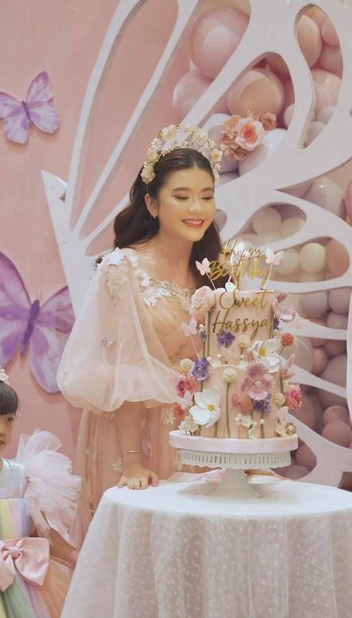 Pesta Ulang ke-21 Anak Sambung Irish Bella (instagram.com/_irishbella_)