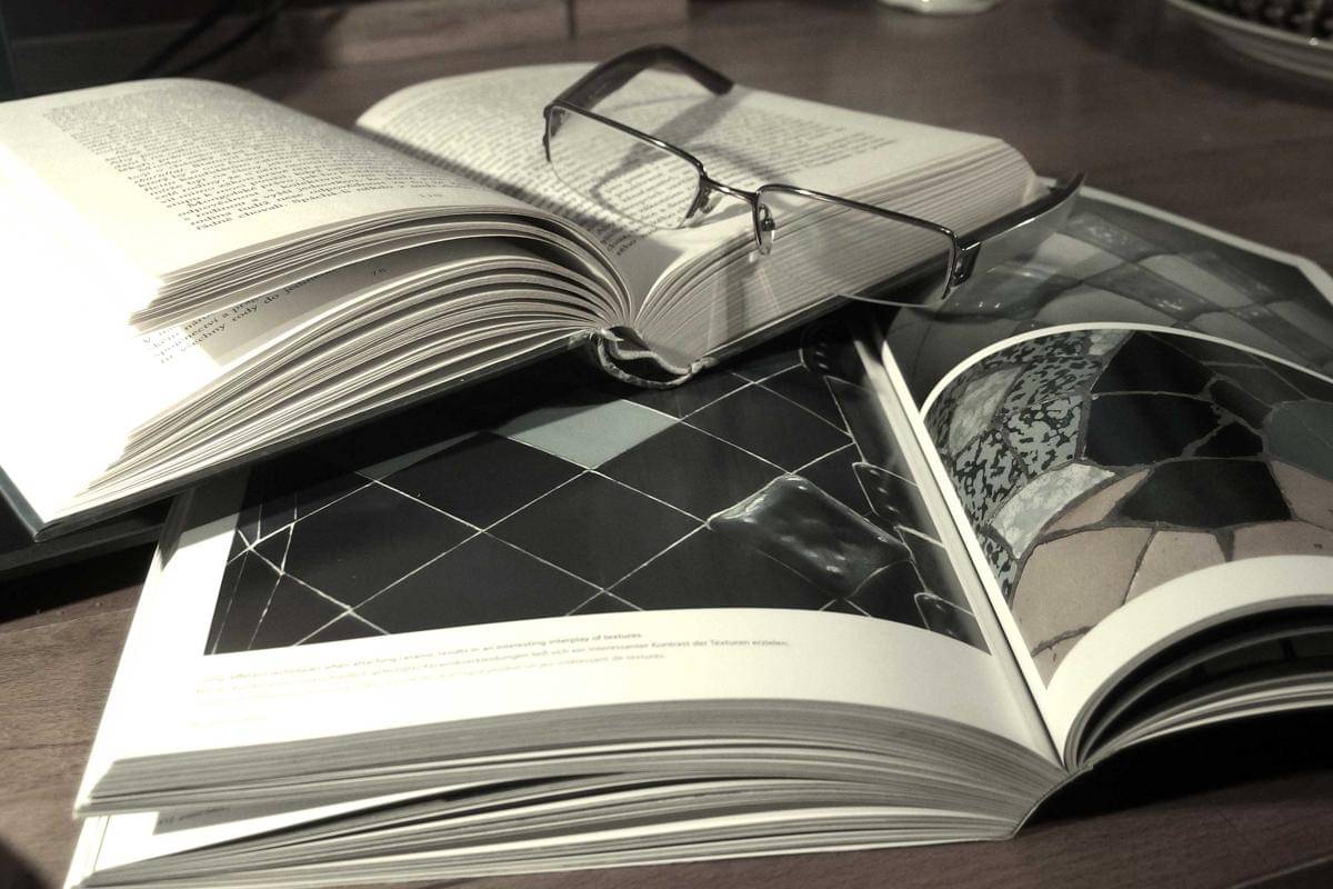 ilustrasi buku (libreshot.com)