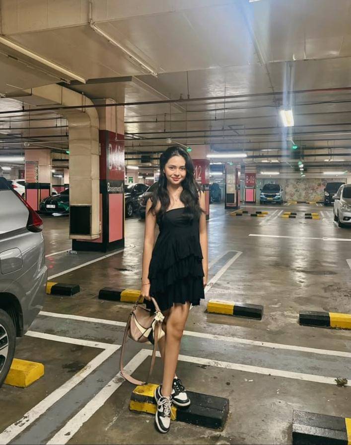 OOTD pemeran film Tak Kenal Maka Taaruf