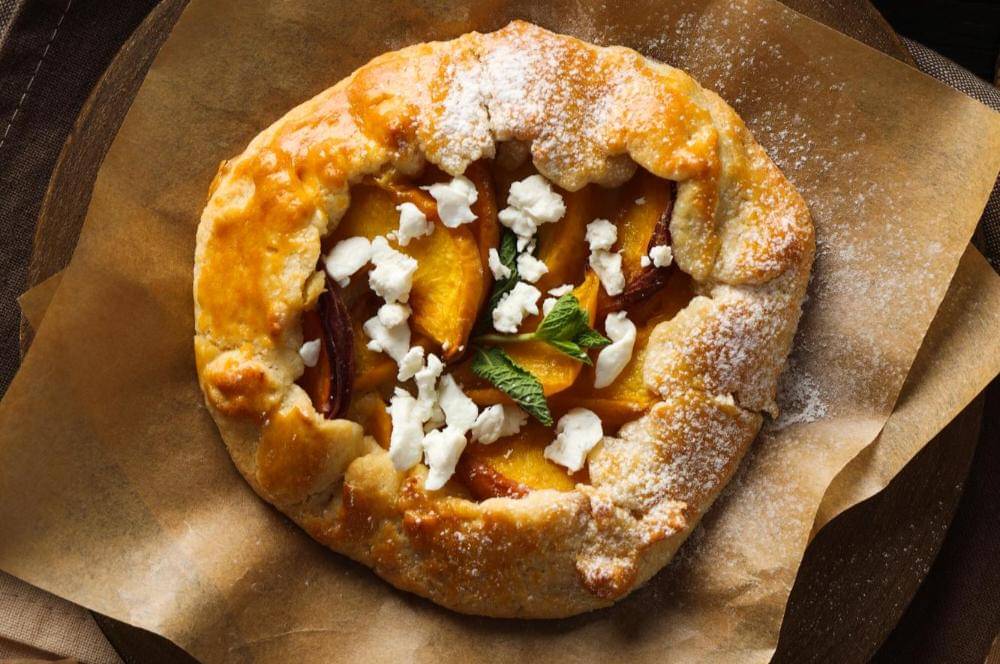 Ilustrasi peach galette 