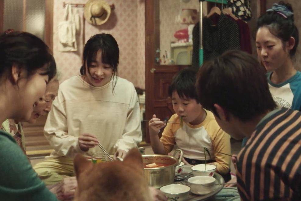 cuplikan drakor Typhoon Family 