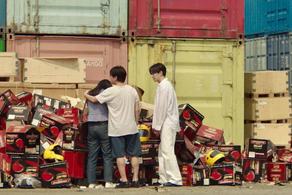 cuplikan drakor Typhoon Family 