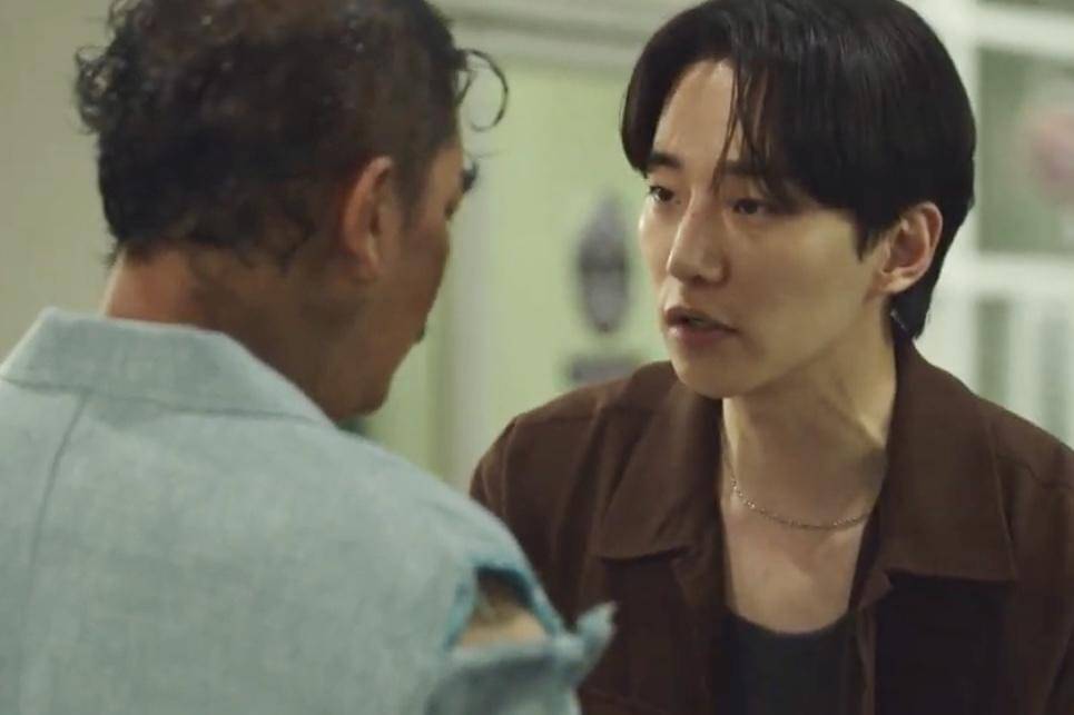 cuplikan drakor Typhoon Family