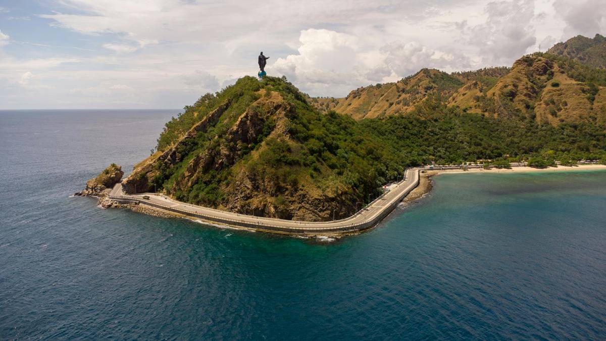 ilustrasi pemandangan Cristo Rei Beach 